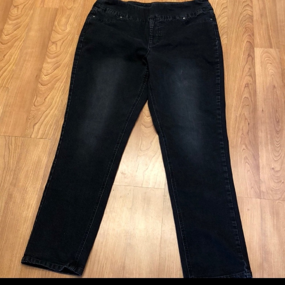 Like new- Soft Surroundings pull on jeans